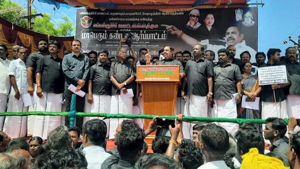 <div class="paragraphs"><p>AIADMK leader Edappadi K Palaniswami with other leaders addresses during a protest against the state government alleging its failure to control the circulation of liquor, in Kallakurichi.</p></div>