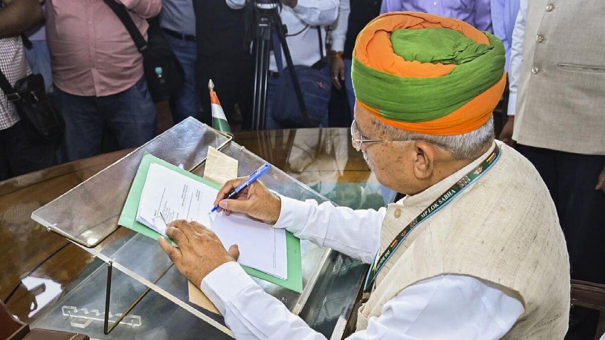 <div class="paragraphs"><p>Soon after assuming charge, union law minister Arjun Ram Meghwal signed the document.</p></div>