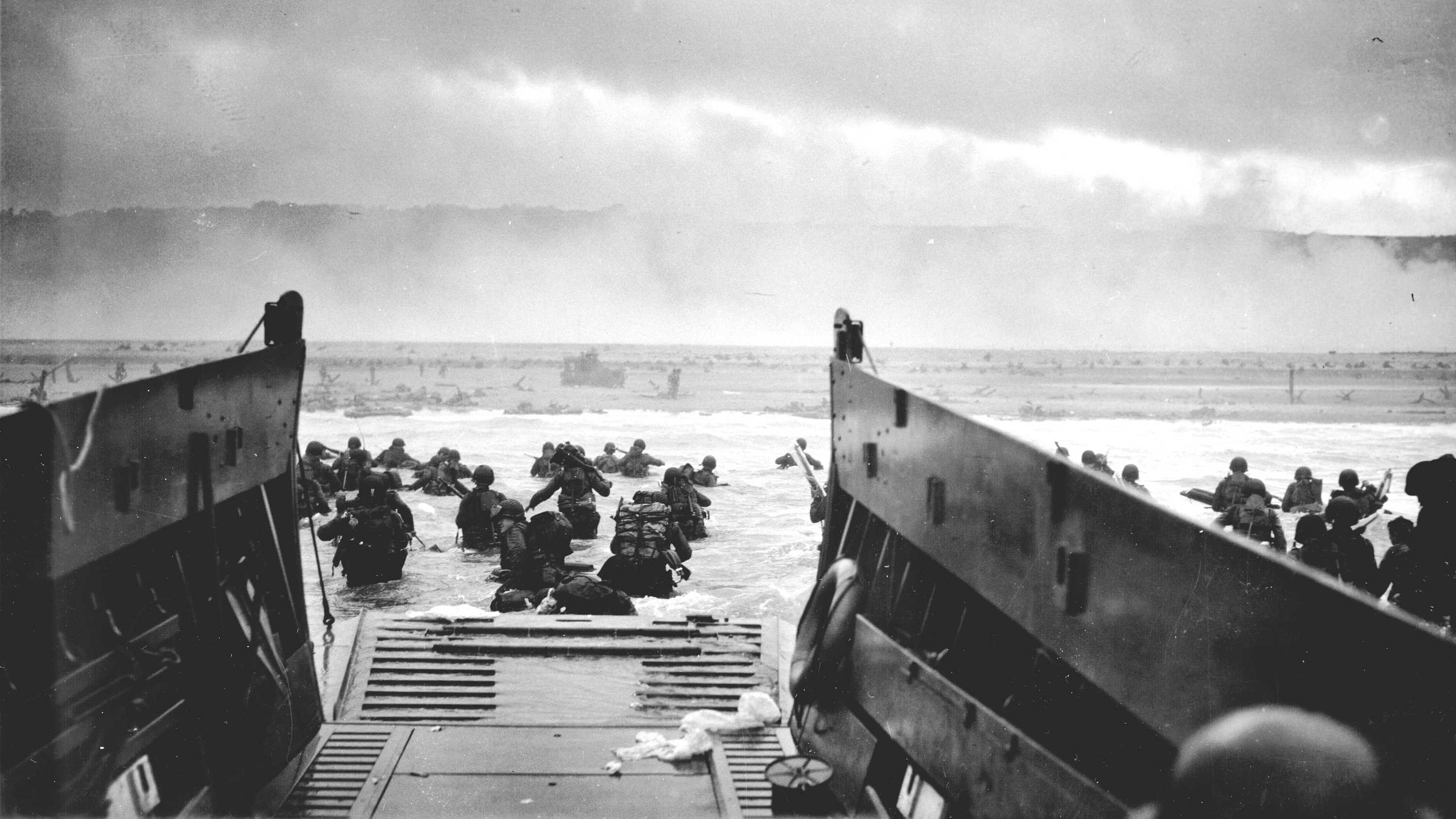 <div class="paragraphs"><p>A LCVP (Landing Craft, Vehicle, Personnel) from the US Coast Guard-manned USS Samuel Chase disembarks troops of the US Army's First Division on the morning of June 6, 1944.</p></div>