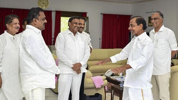 <div class="paragraphs"><p>BRS chief K Chandrashekar Rao with party MLAs and MLCs during a meeting at his residence, in Erravelli, Telangana, Tuesday, June 25, 2024. </p></div>