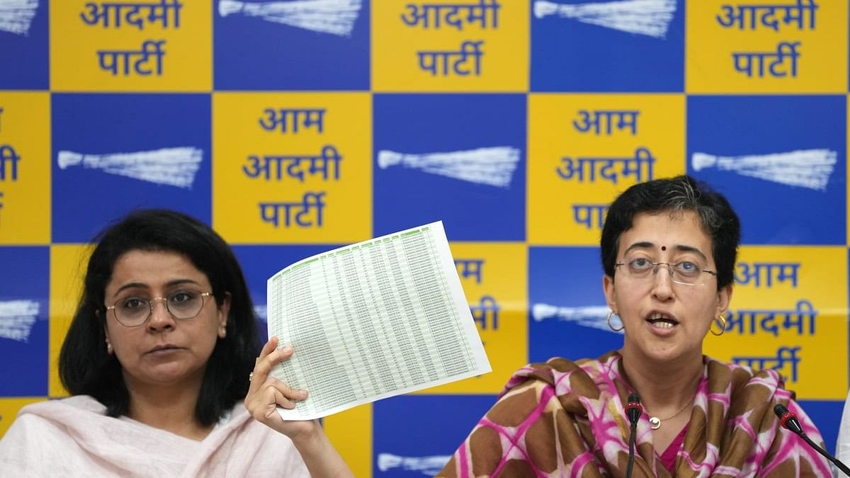 <div class="paragraphs"><p>Delhi Education Minister and AAP leader Atishi Singh with party leader Priyanka Kakkar.</p></div>