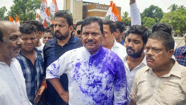 <div class="paragraphs"><p>Odisha Congress President Sarat Pattanayak with party workers during a protest over the alleged irregularities in NEET-UG 2024 results, in Bhubaneswar, Friday, June 21, 2024. Two unidentified people allegedly threw ink at Pattanayak at the Congress office, on Friday.</p></div>