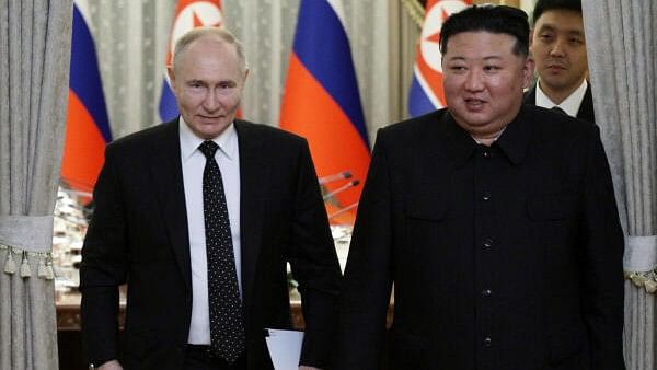 <div class="paragraphs"><p>Russia's President Vladimir Putin (L) and North Korea's leader Kim Jong Un (R) attend a meeting in Pyongyang, North Korea.</p></div>
