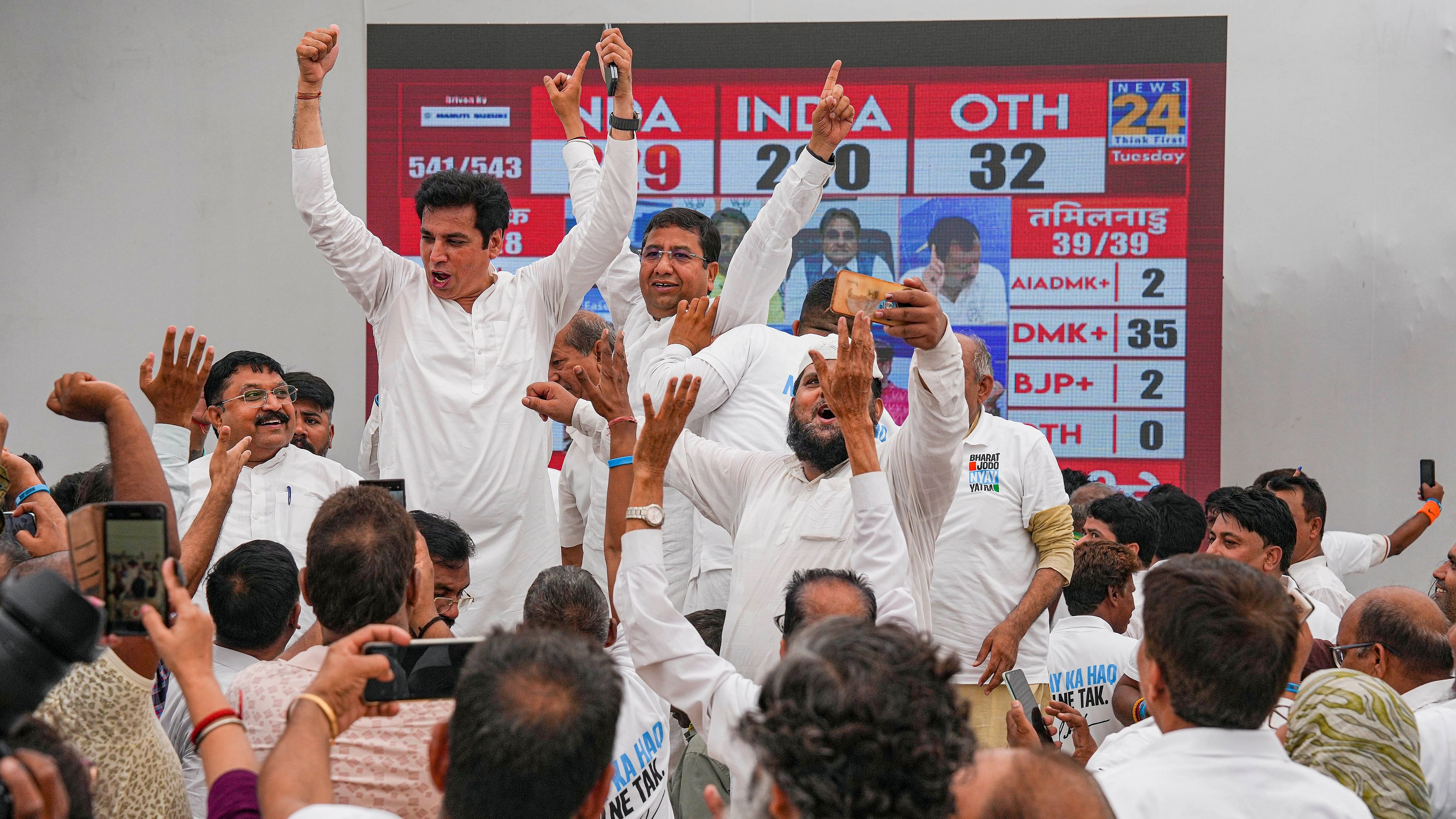 <div class="paragraphs"><p>Congress workers celebrating party's performance at the Lok Sabha Elections vat party headquarters, in New Delhi.</p></div>