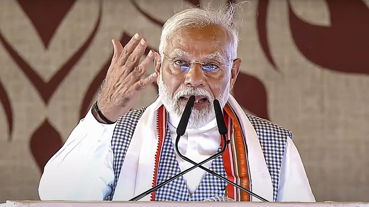 <div class="paragraphs"><p>Prime Minister Narendra Modi addresses the gathering at the Kisan Samman Sammelan, in Varanasi.</p></div>