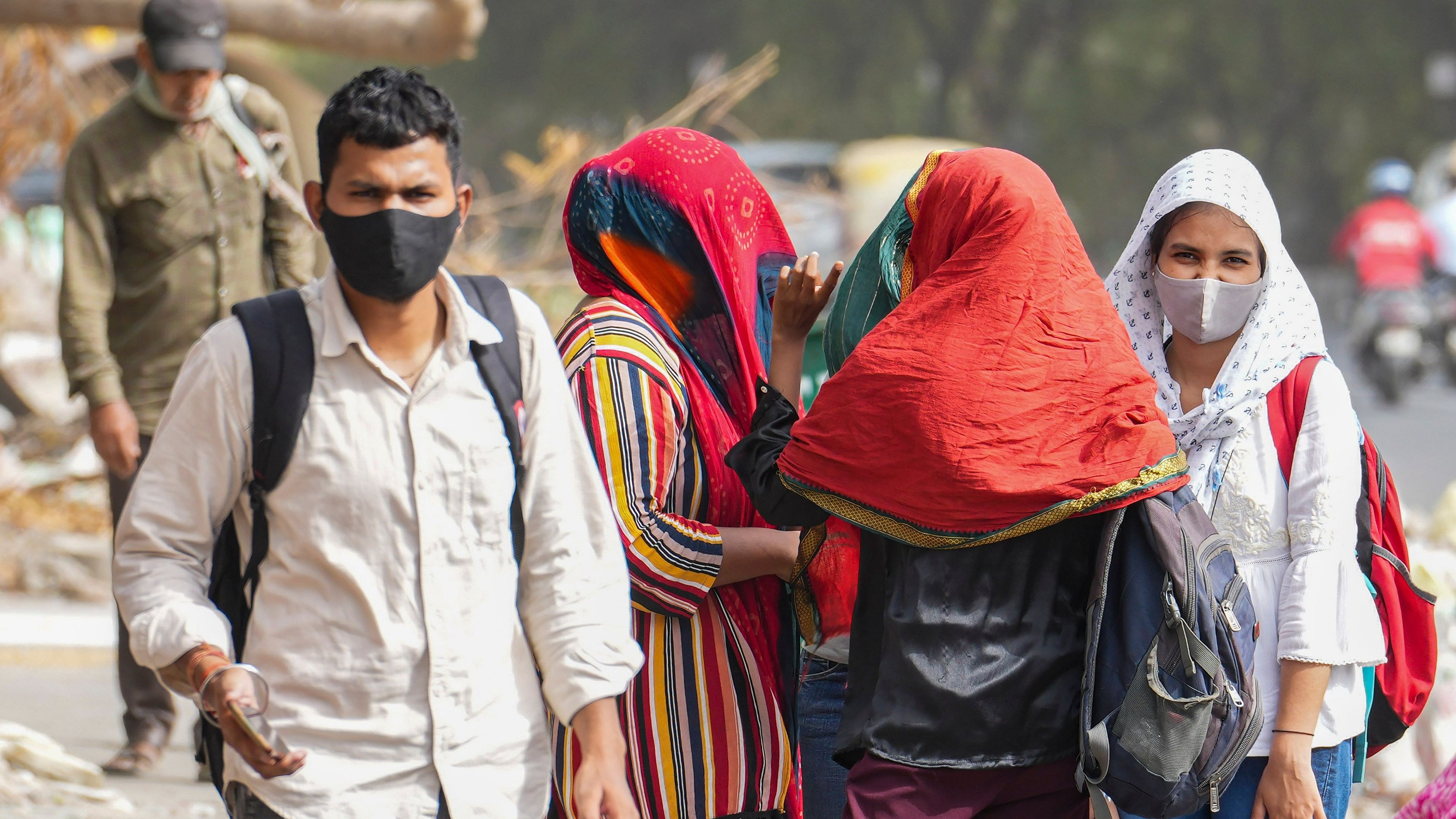 <div class="paragraphs"><p>People cover their faces for protection from the scorching heat on a hot summer day, in New Delhi, Tuesday, June 18, 2024. </p></div>