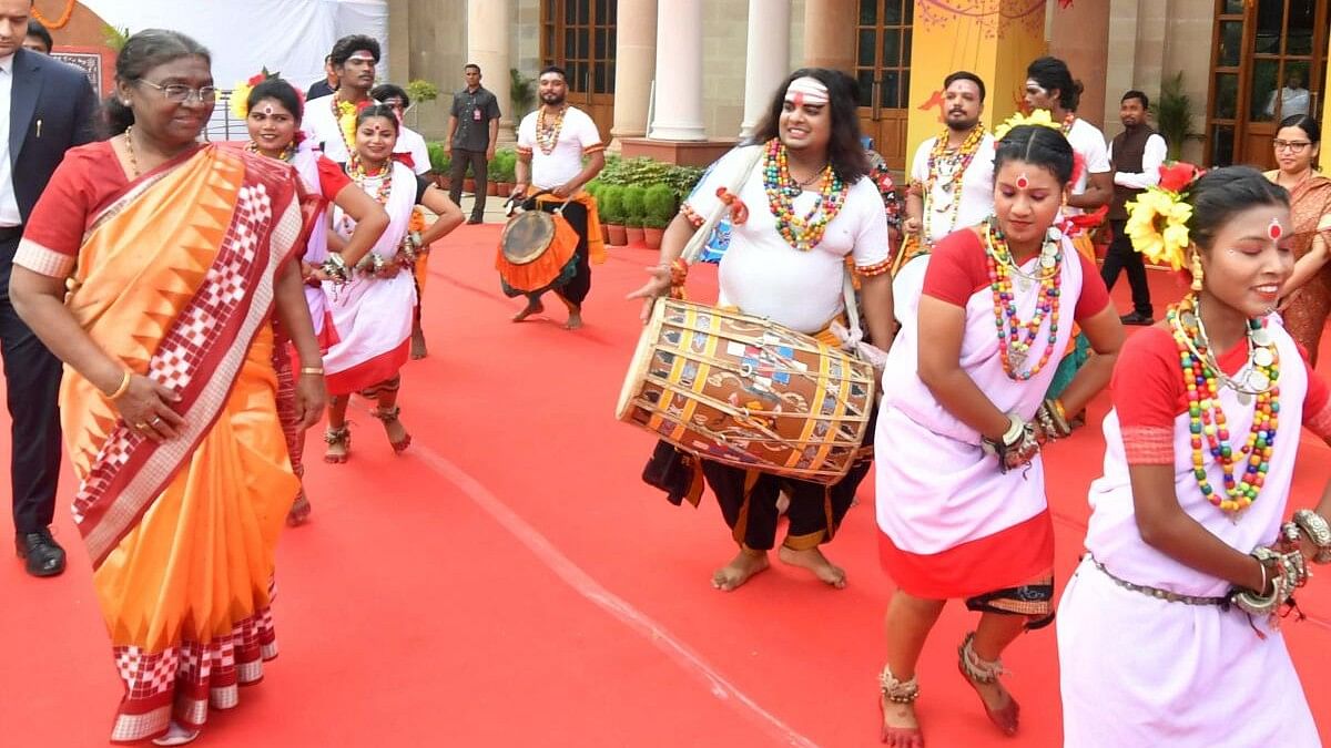 <div class="paragraphs"><p>President Droupadi Murmu (L) during Raja Parba celebrations at Rashtrapati Bhavan, in New Delhi, Friday, June 14, 2024.</p></div>