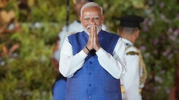 <div class="paragraphs"><p>Prime Minister Narendra Modi waves after taking oath, at Rashtrapati Bhavan in New Delhi.</p></div>