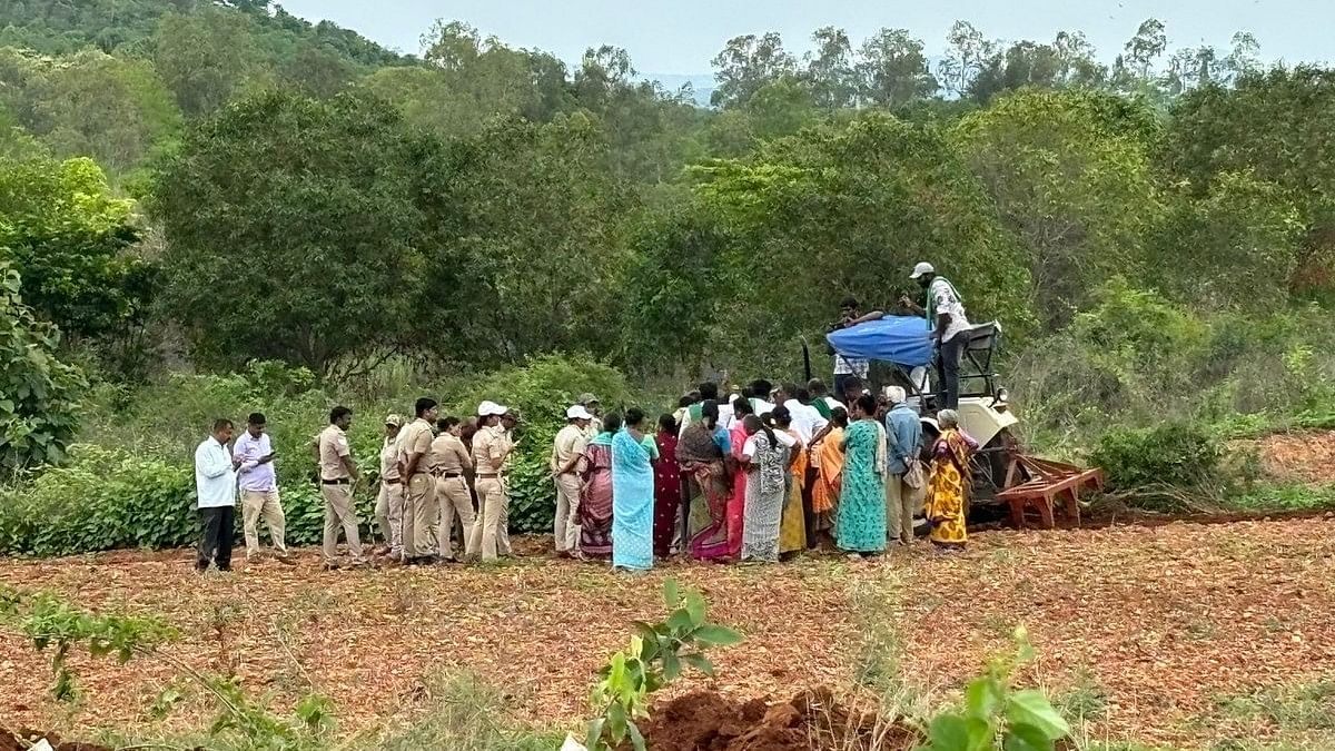 Forest officers and police face resistance while clearing encroachments at Bhoothanahalli minor forest.