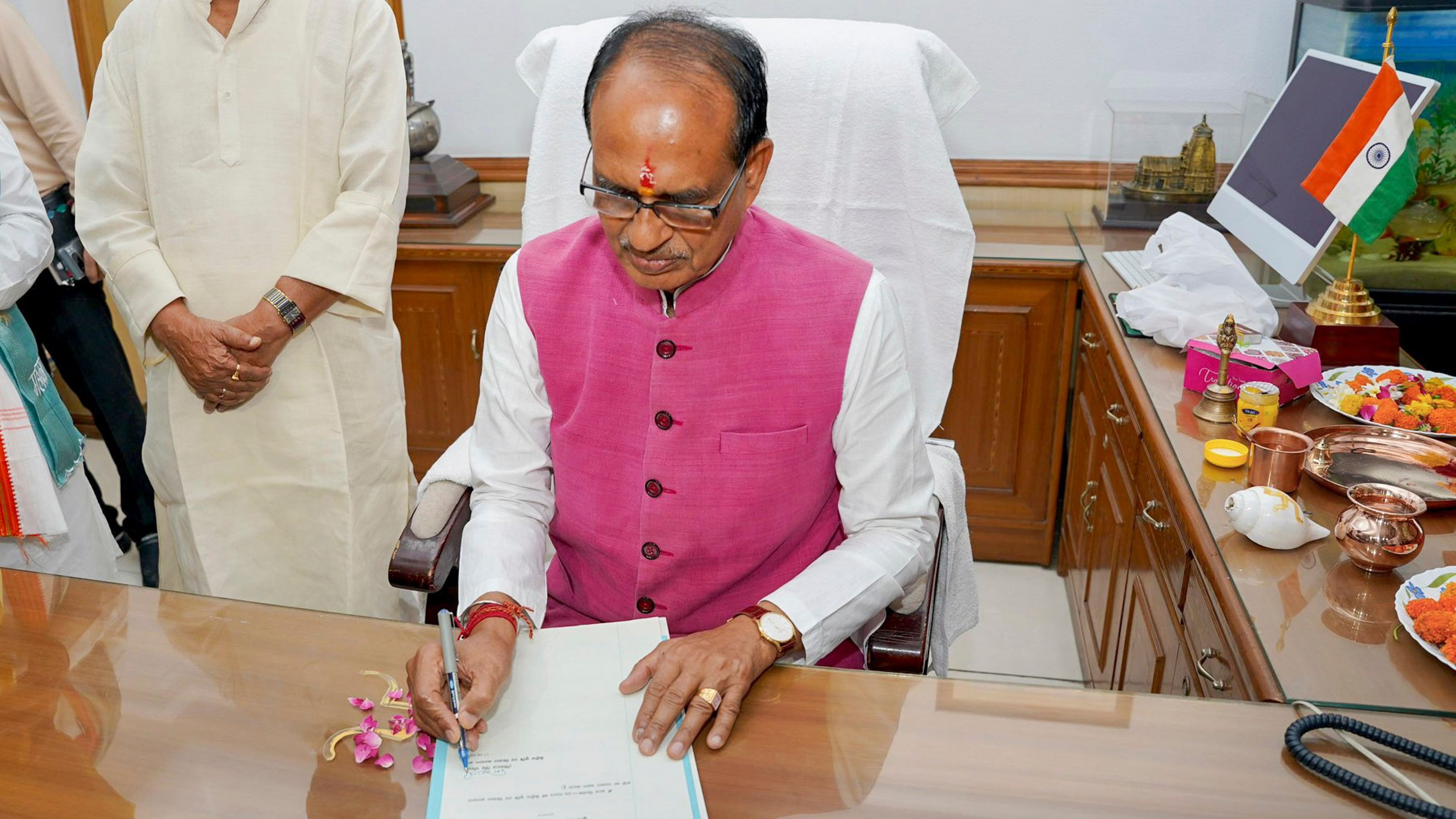 <div class="paragraphs"><p>Union Minister Shivraj Singh Chouhan takes charge as Minister of Agriculture and Farmers Welfare, in New Delhi. </p></div>