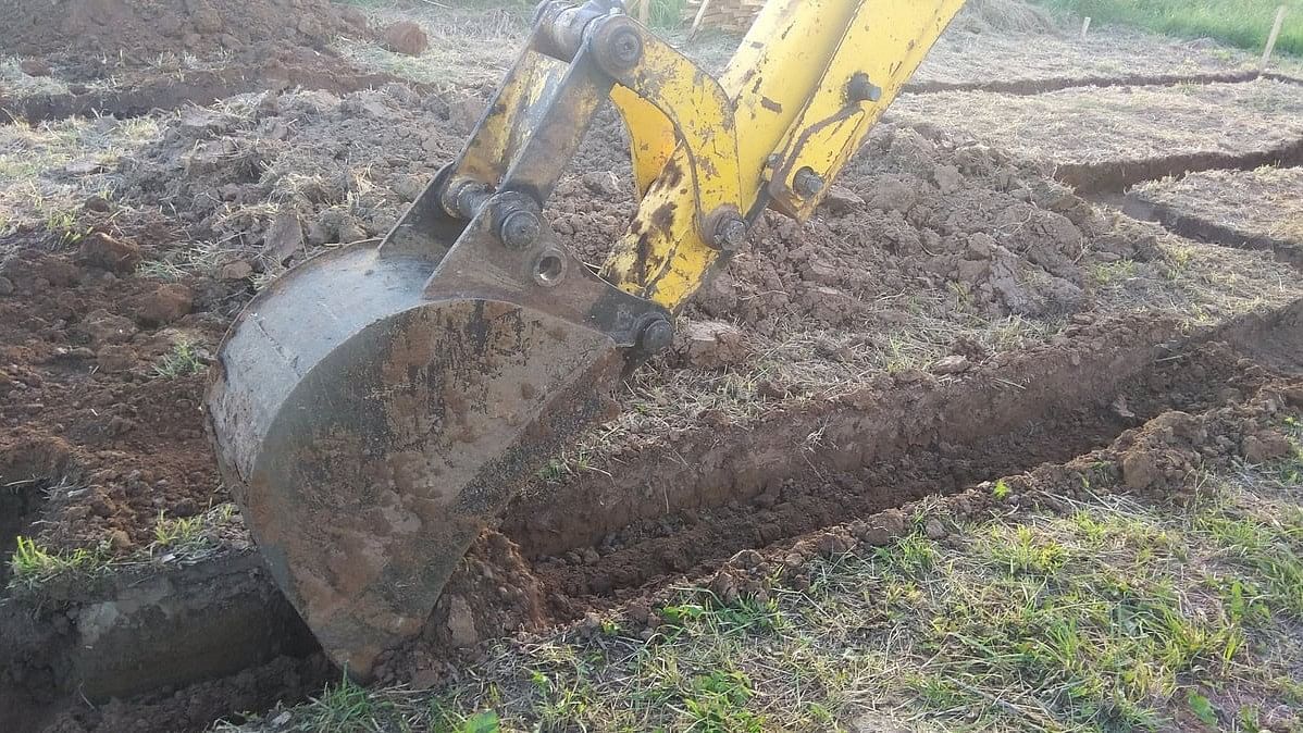 <div class="paragraphs"><p>Representative image of soil excavator.</p></div>