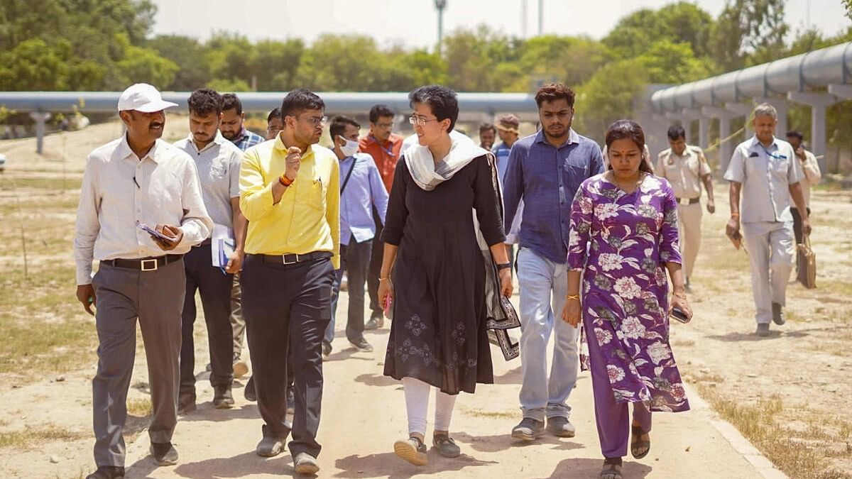 <div class="paragraphs"><p>Atishi along with officials of Jal Board and Revenue Department, conducts inspection of pipeline network in view of the ongoing Delhi water crisis.</p></div>