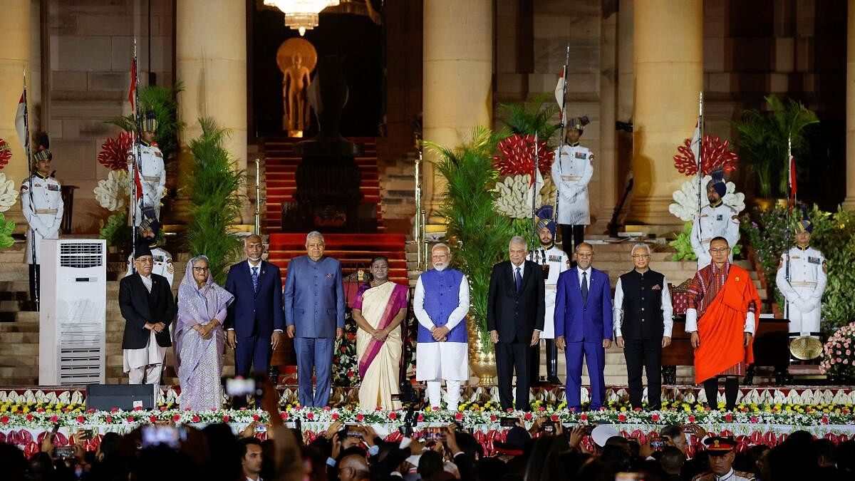 <div class="paragraphs"><p>President Murmu with PM Modi, Sri Lanka's President Ranil Wickremesinghe, Maldives' President Mohamed Muizzu, Seychelles' Vice-President Ahmed Afif, Bangladesh's Prime Minister Sheikh Hasina, Mauritius' Prime Minister Pravind Kumar Jugnauth, Bhutan's Prime Minister Tshering Tobgay and Nepal's Prime Minister Pushpa Kamal Dahal.</p></div>