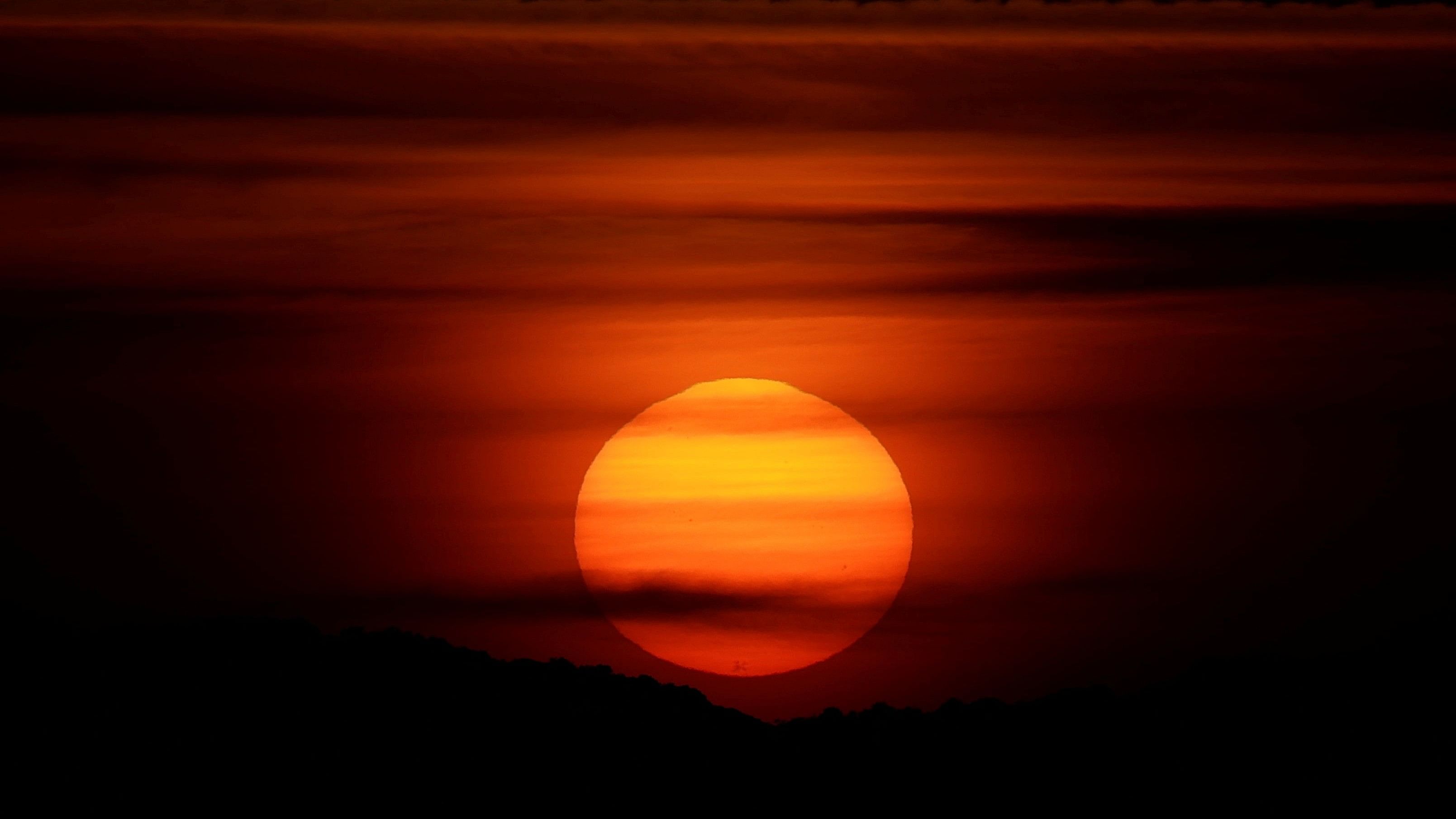 <div class="paragraphs"><p>The sun sets over the mountains, as a geomagnetic storm continues hitting the Earth, in Ronda, Spain, May 12, 2024. </p></div>