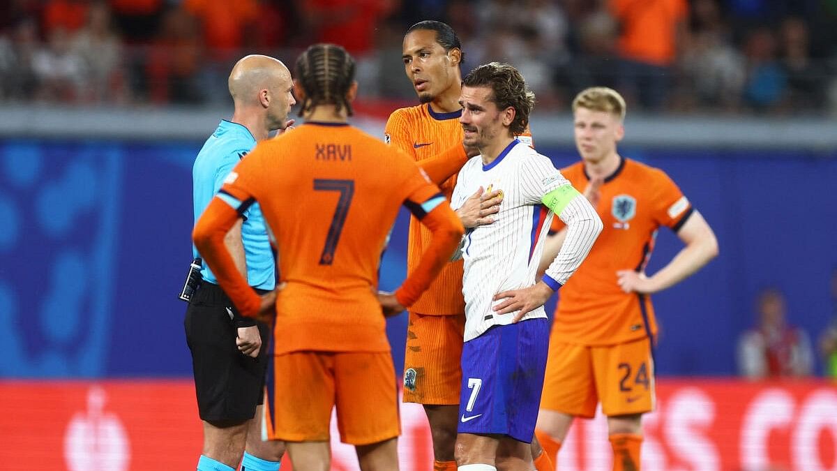 <div class="paragraphs"><p>France's Antoine Griezmann, Netherlands' Xavi Simons and Virgil van Dijk referee Anthony Taylor during a VAR goal review </p></div>