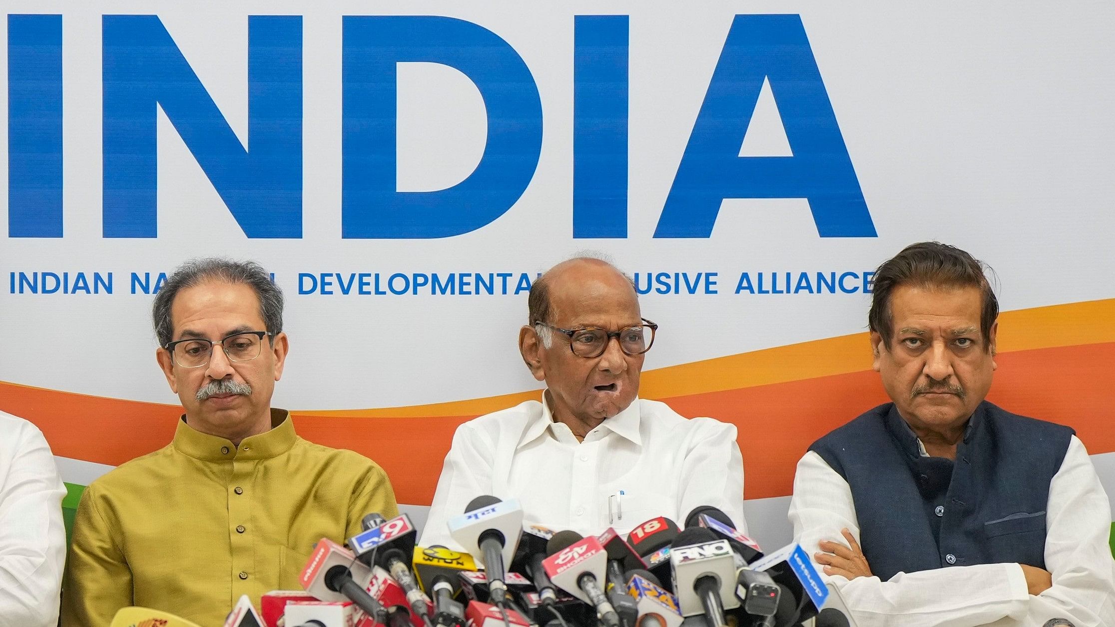 <div class="paragraphs"><p> Shiv Sena (UBT) chief Uddhav Thackeray,  NCP (SP) chief Sharad Pawar and Congress leader Prithviraj Chavan </p></div>