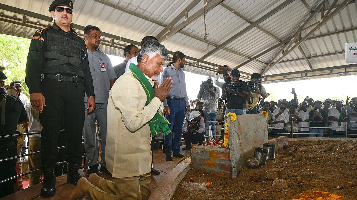 <div class="paragraphs"><p>Andhra Pradesh Chief Minister Nara Chandrababu Naidu offers prayers at Praja Vedika, during his tour of Amravati, in Undavalli of Guntur district, Thursday, June 20, 2024.</p></div>