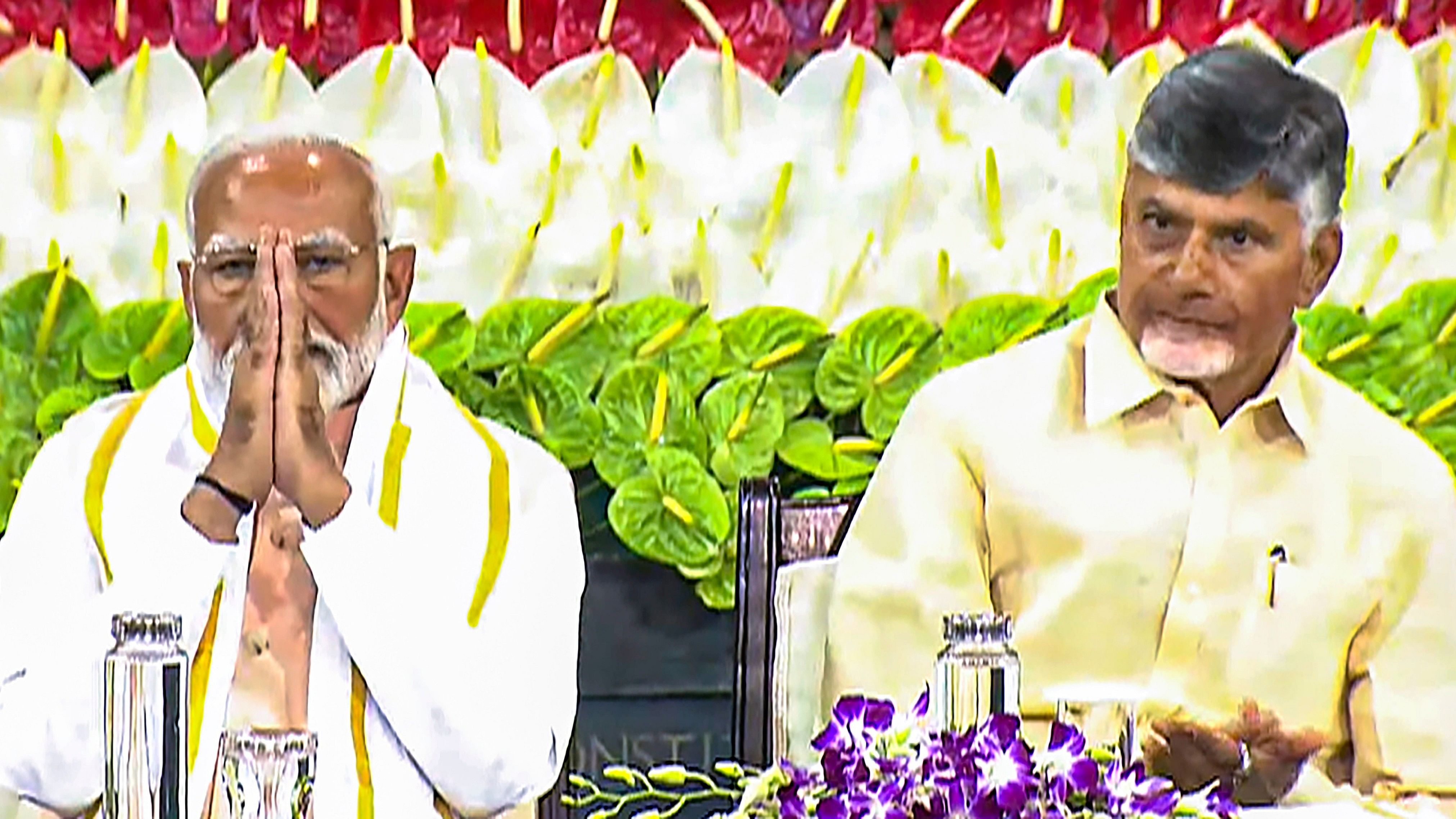 <div class="paragraphs"><p>Senior BJP leader Narendra Modi with TDP chief N. Chandrababu Naidu.</p></div>