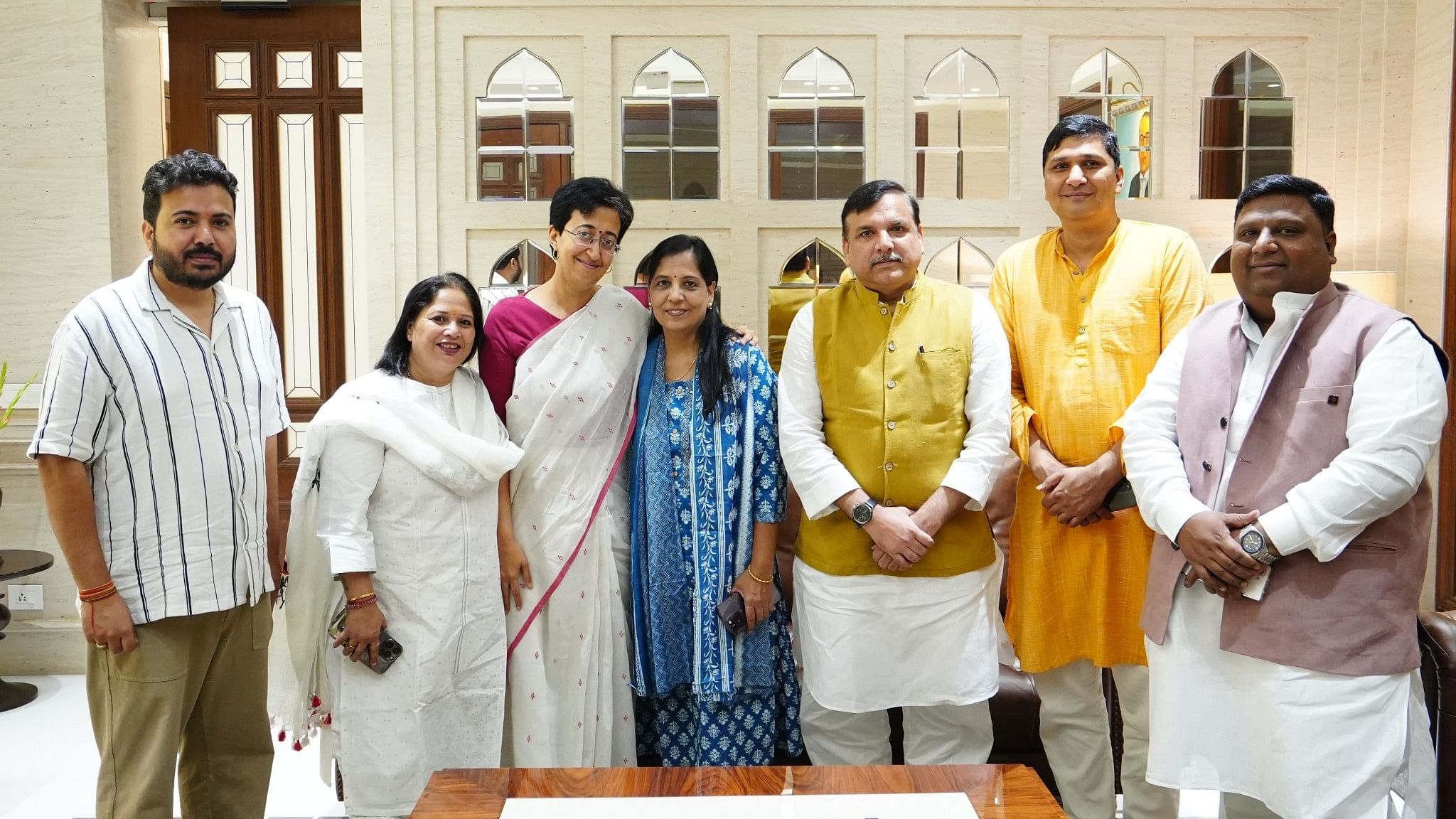<div class="paragraphs"><p>Water Minister Atishi reached the residence of Chief Minister Arvind Kejriwal along with party leaders to meet his family.</p></div>