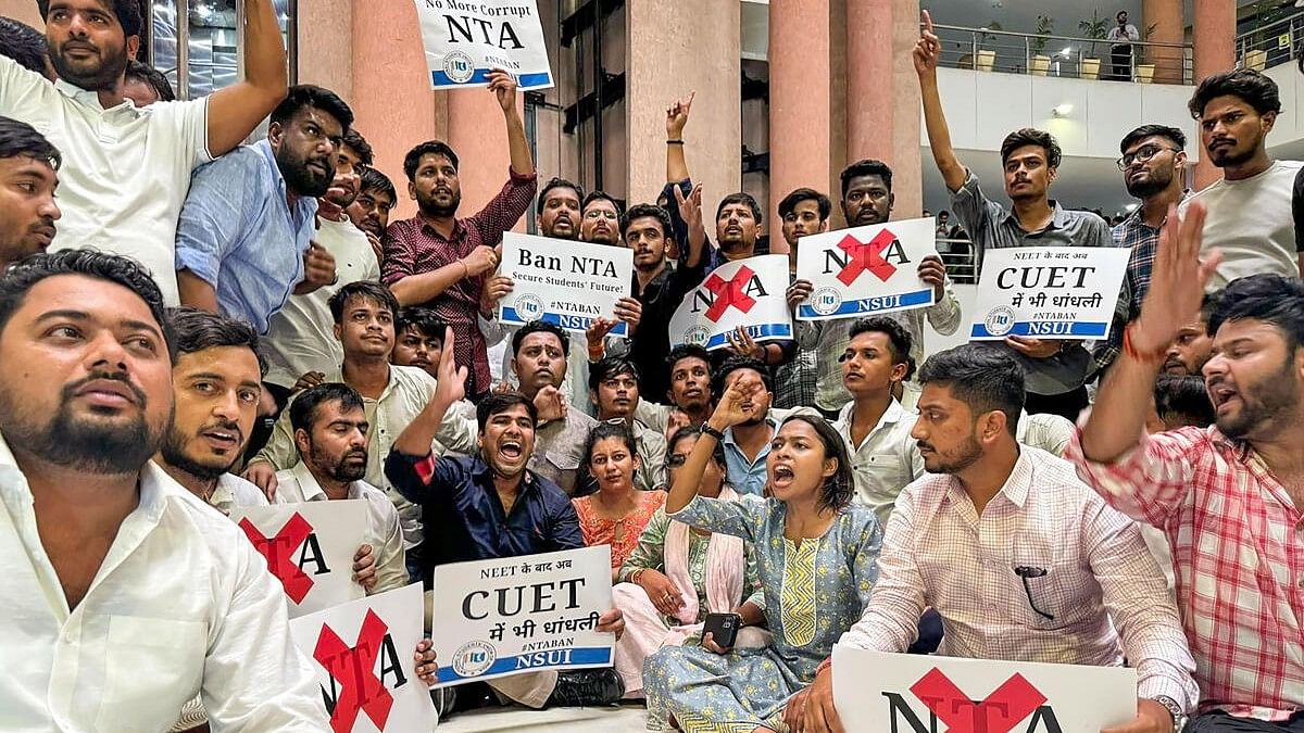 <div class="paragraphs"><p>Members of NSUI, Congress's students wing, raise slogans during their protest over the alleged rigging of the NEET UG exam, inside the office of the National Testing Agency.</p></div>