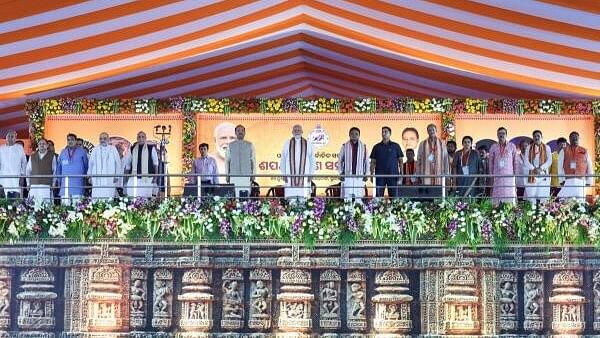 <div class="paragraphs"><p>Narendra Modi with Odisha's Chief Minister-designate Mohan Charan Majhi, Deputy CM-designate K V Singh Deo and Governor Raghubar Das during the swearing-in ceremony of the new Odisha government, in Bhubaneswar.</p></div>