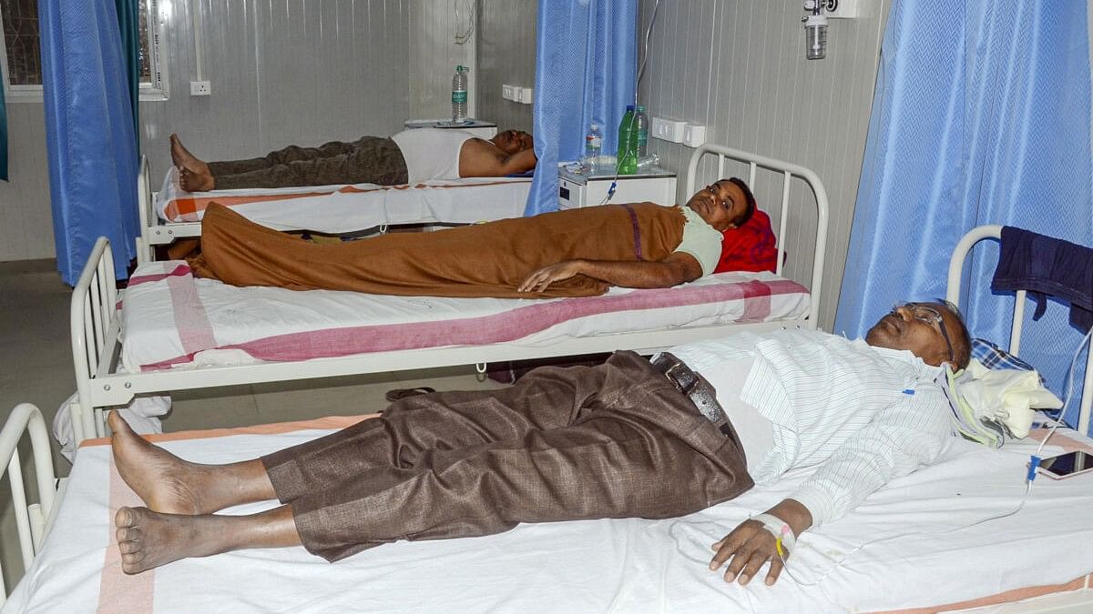 <div class="paragraphs"><p>Polling officials being treated at a government hospital after they fainted due to heatwave in the seventh and last phase of Lok Sabha election, at Sasaram in Rohtas district of Bihar.</p></div>