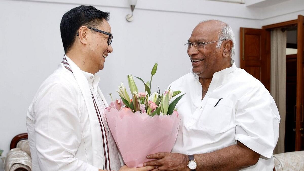 <div class="paragraphs"><p>Union Minister of Parliamentary Affairs Kiren Rijiju with Leader of Opposition in Rajya Sabha and Congress President Mallikarjun Kharge during a meeting, in New Delhi, Sunday, June 16, 2024</p></div>