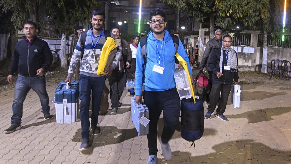 <div class="paragraphs"><p>Polling officials carry EVMs and VVPAT machines to a strong room in Tripura.</p></div>