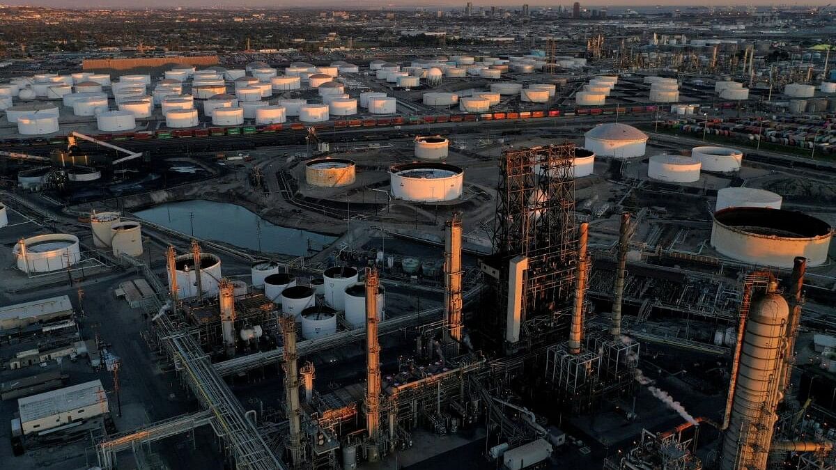 <div class="paragraphs"><p>Representative image of an oil refinery.</p></div>