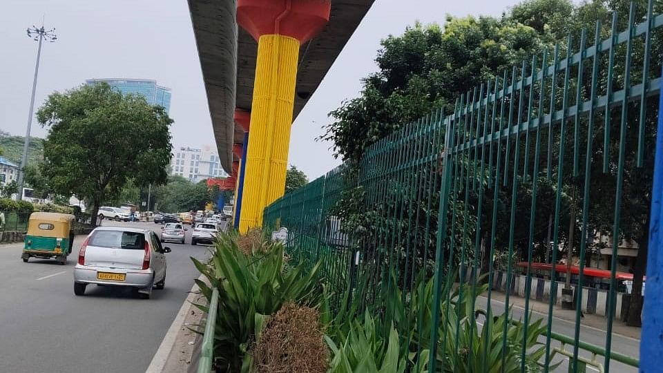 <div class="paragraphs"><p>Metal grills installed along the median between Govardhan Cinemas and Swami Vivekananda statue on Tumakuru Road. </p></div>