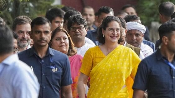 <div class="paragraphs"><p>Congress leaders Rahul Gandhi, Priyanka Gandhi Vadra, Supriya Shrinate, Pawan Khera and others arrive for a press conference amid the counting of votes for the Lok Sabha elections, at the party headquarters, in New Delhi, Tuesday.&nbsp;</p></div>