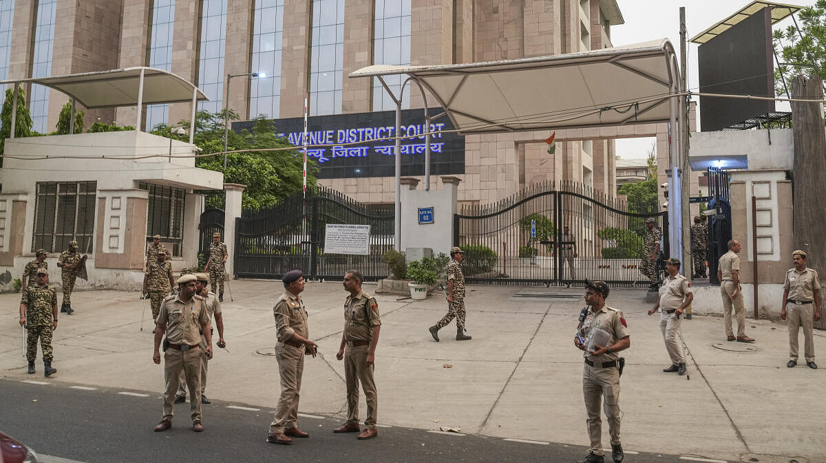 <div class="paragraphs"><p>Police personnel outside the Rouse Avenue Court, in New Delhi amid Kejriwal being sent to 3-day CBI custody.</p></div>