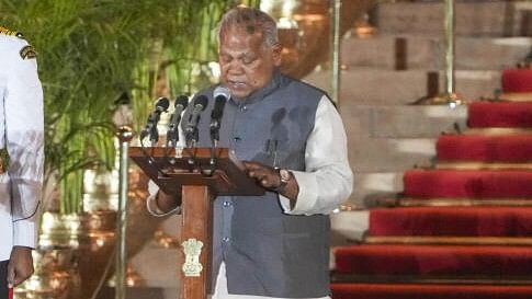 <div class="paragraphs"><p>HAM(S) leader Jitan Ram Manjhi takes oath as a minister at the swearing-in ceremony of the new Union government, at Rashtrapati Bhavan.</p></div>