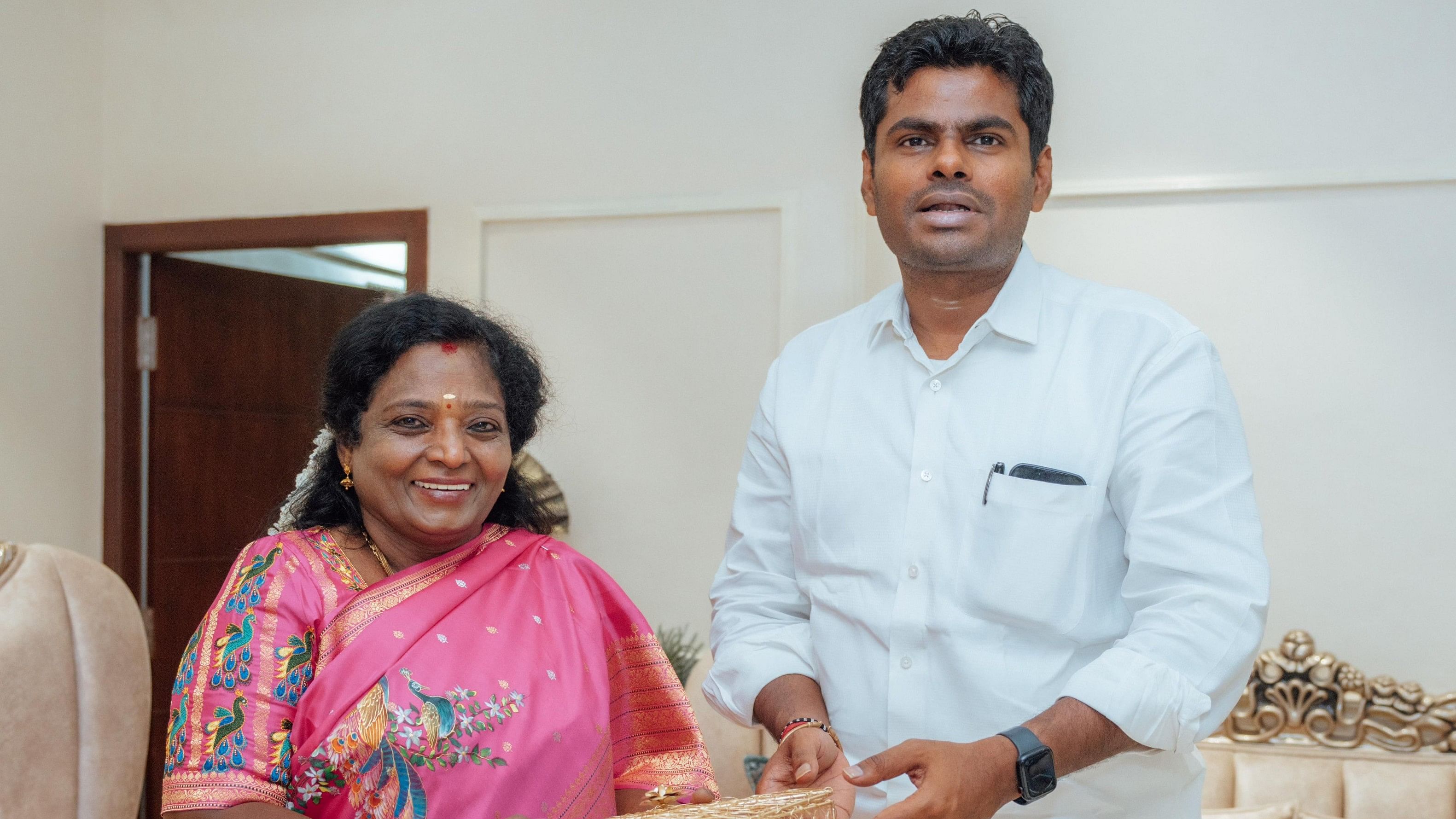 <div class="paragraphs"><p>Tamil Nadu BJP president K Annamalai visits party leader Tamilisai Soundararajan.</p></div>