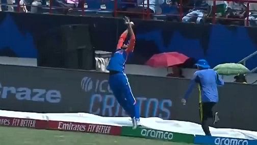 <div class="paragraphs"><p>Axar Patel (on the ground) pulled off a catch of the tournament to dismiss Australia skiper Mitchell Marsh on Monday.</p></div>