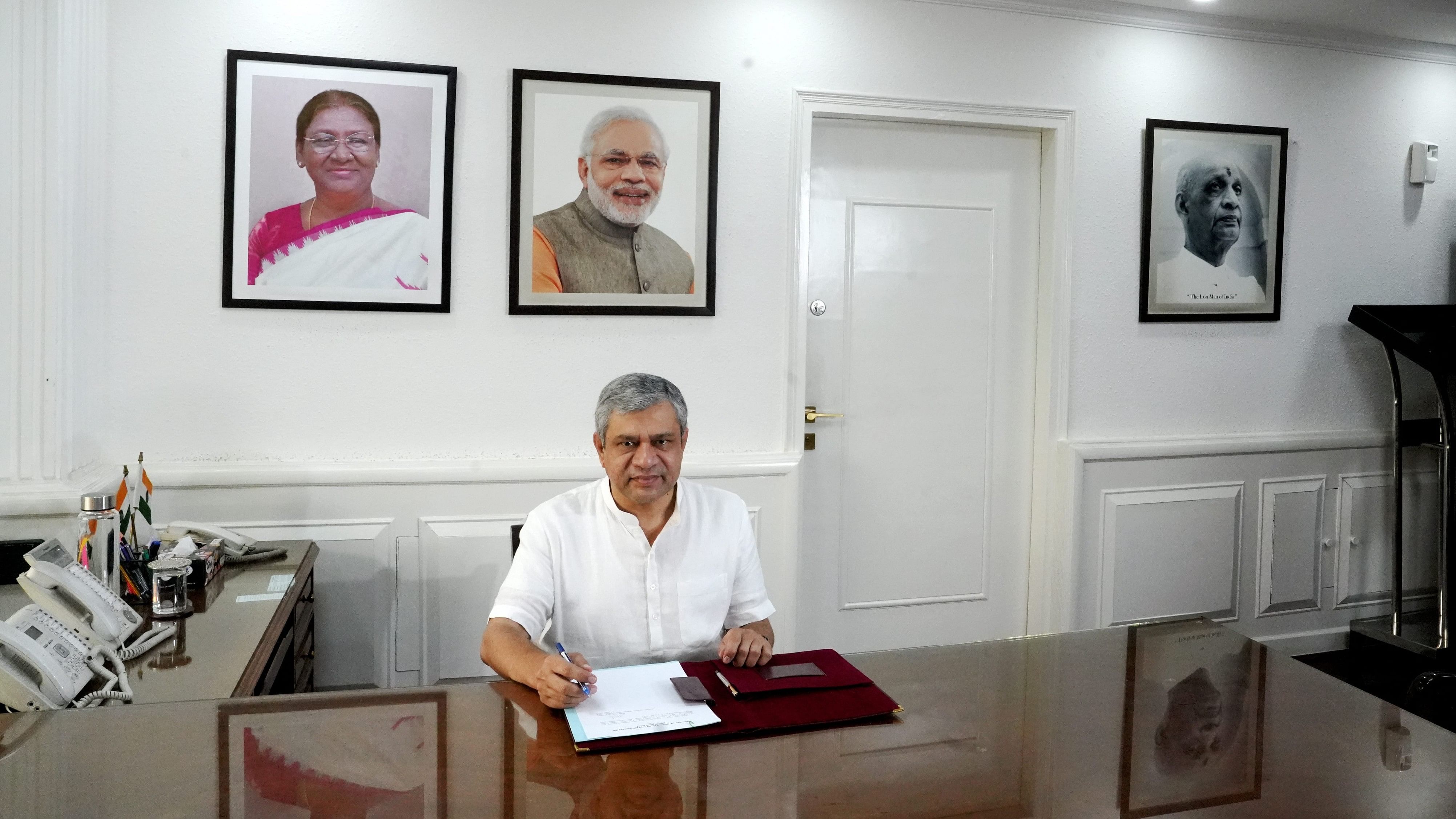 <div class="paragraphs"><p>New Delhi: BJP MP Ashwini Vaishnaw assumes charge as Information and Broadcasting Minister a day after the portfolio allocation, in New Delhi, Tuesday, June 11, 2024. </p></div>