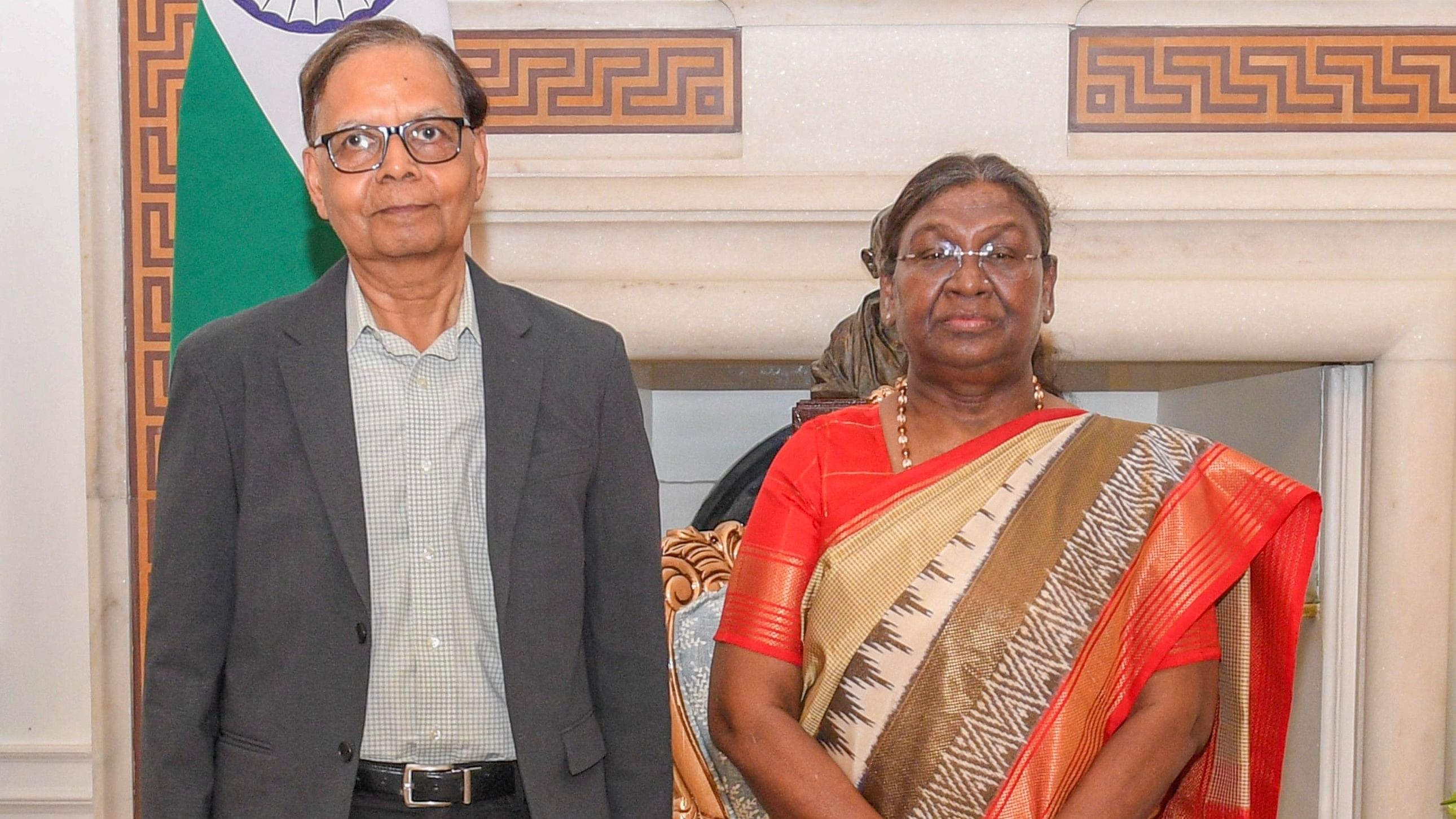 <div class="paragraphs"><p>President Droupadi Murmu with Chairman of 16th Finance Commission Arvind Panagariya at Rashtrapati Bhavan in New Delhi, Friday.</p></div>