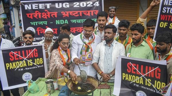 <div class="paragraphs"><p>Nationalist Youth Congress (Sharad Pawar group) workers take part in a 'pakoda' protest against the central governmen over the alleged irregularities in NEET-UG results, in Solapur on June 25.</p></div>