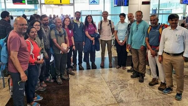 <div class="paragraphs"><p>Karnataka Minister Krishna Byre Gowda with surviving trekkers from Bengaluru at the airport, in Dehradun, Thursday, June 6, 2024</p></div>