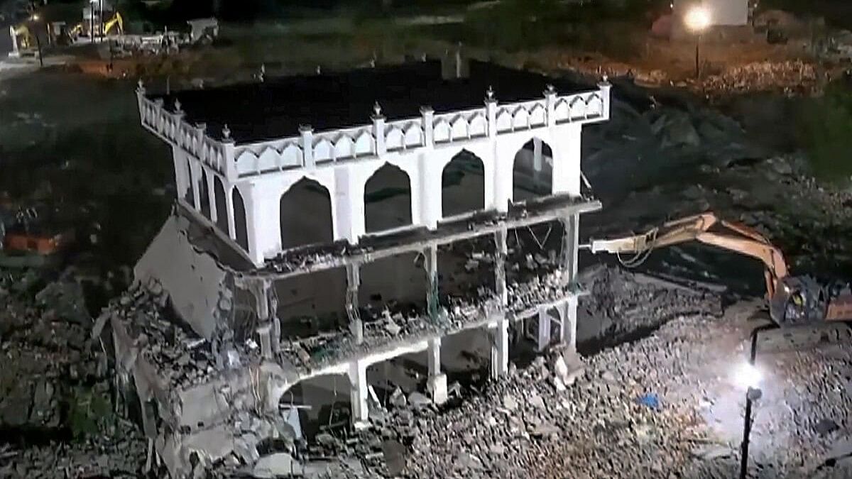 <div class="paragraphs"><p>An alleged illegal building being demolished, on the river bed of Kukrail river, in Akbarnagar, Lucknow.</p></div>