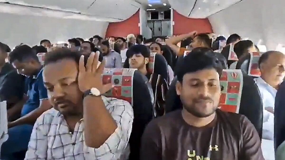 <div class="paragraphs"><p>Passengers onboard a Spicejet flight in which they were allegedly made to wait for atleast an hour without air condition amid the ongoing heatwave.</p></div>