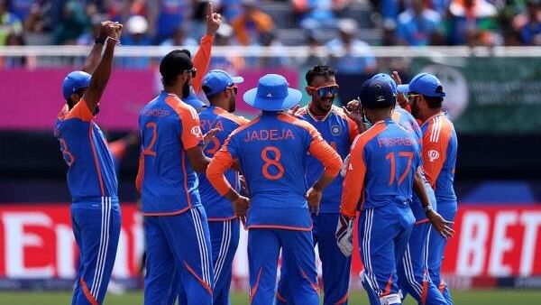 <div class="paragraphs"><p> India players celebrate with team mates after taking the wicket of Pakistan's Babar Azam.</p></div>