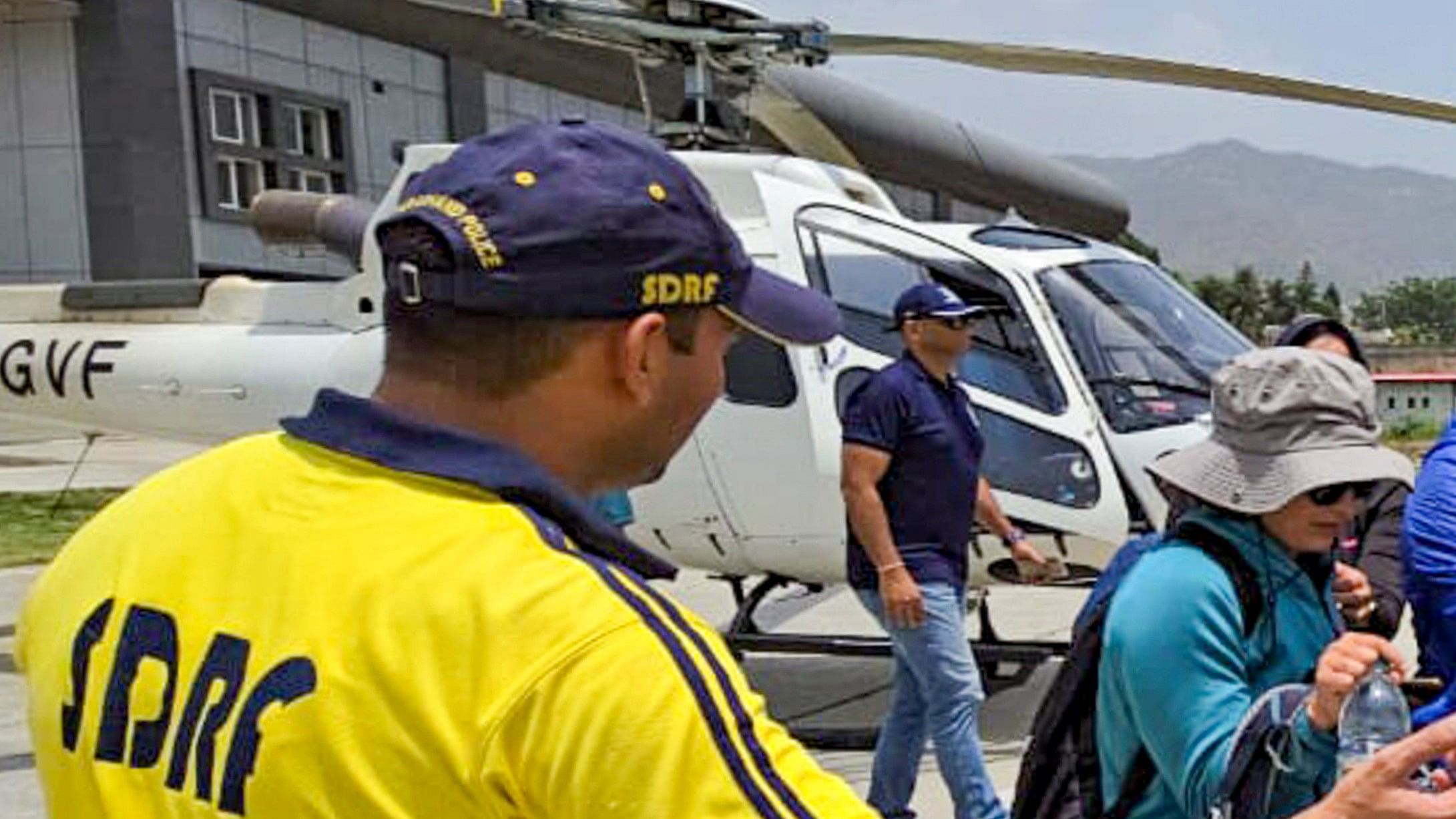 <div class="paragraphs"><p>File Photo: SDRF personnel aid trekkers, Uttarkashi, Uttarakhand.</p></div>