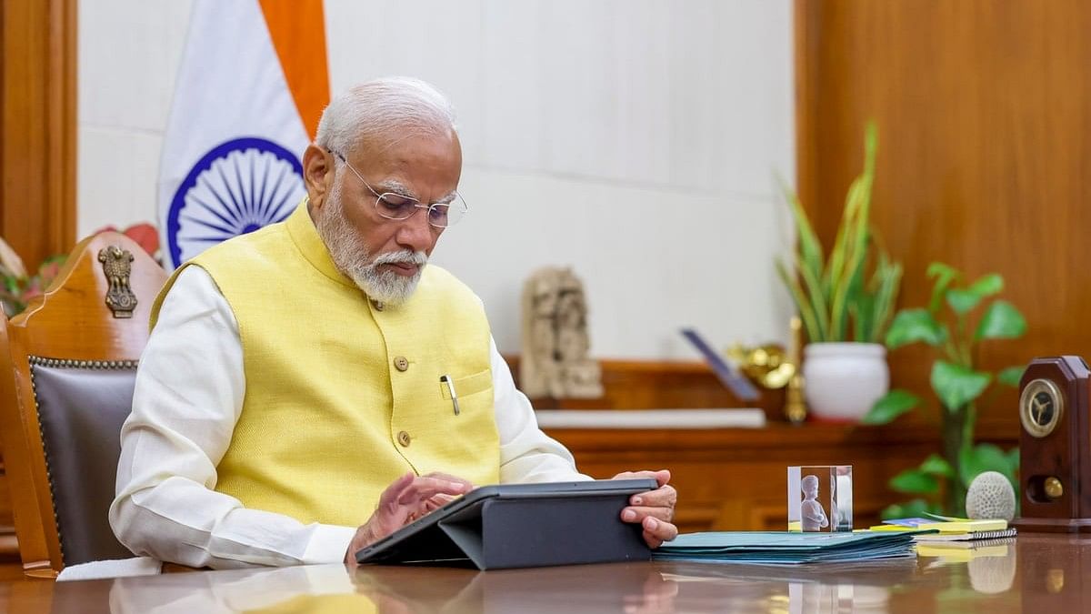 <div class="paragraphs"><p> Narendra Modi pictured signing his first file after assuming office as PM for the third time.</p></div>