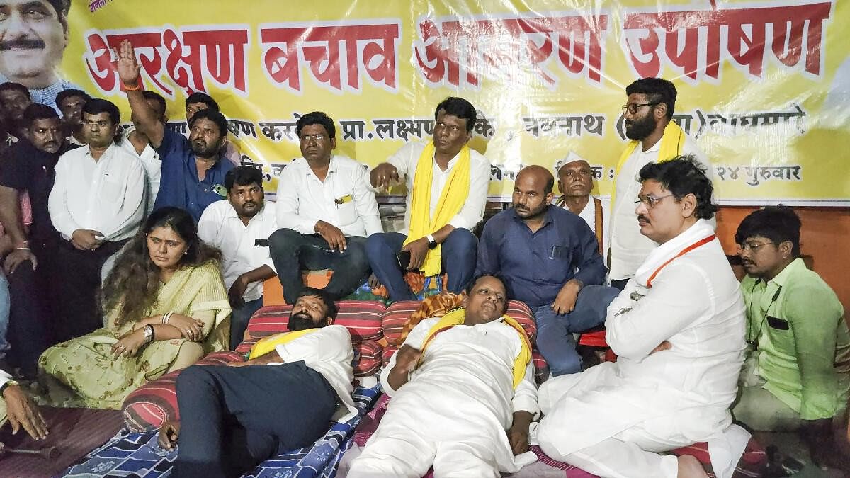 <div class="paragraphs"><p>BJP leader Pankja Munde and her cousin Maharashtra Minister Dhananjay Munde meet activists protesting for protection of the OBC quota, at Wadigodri in Jalna district.</p></div>