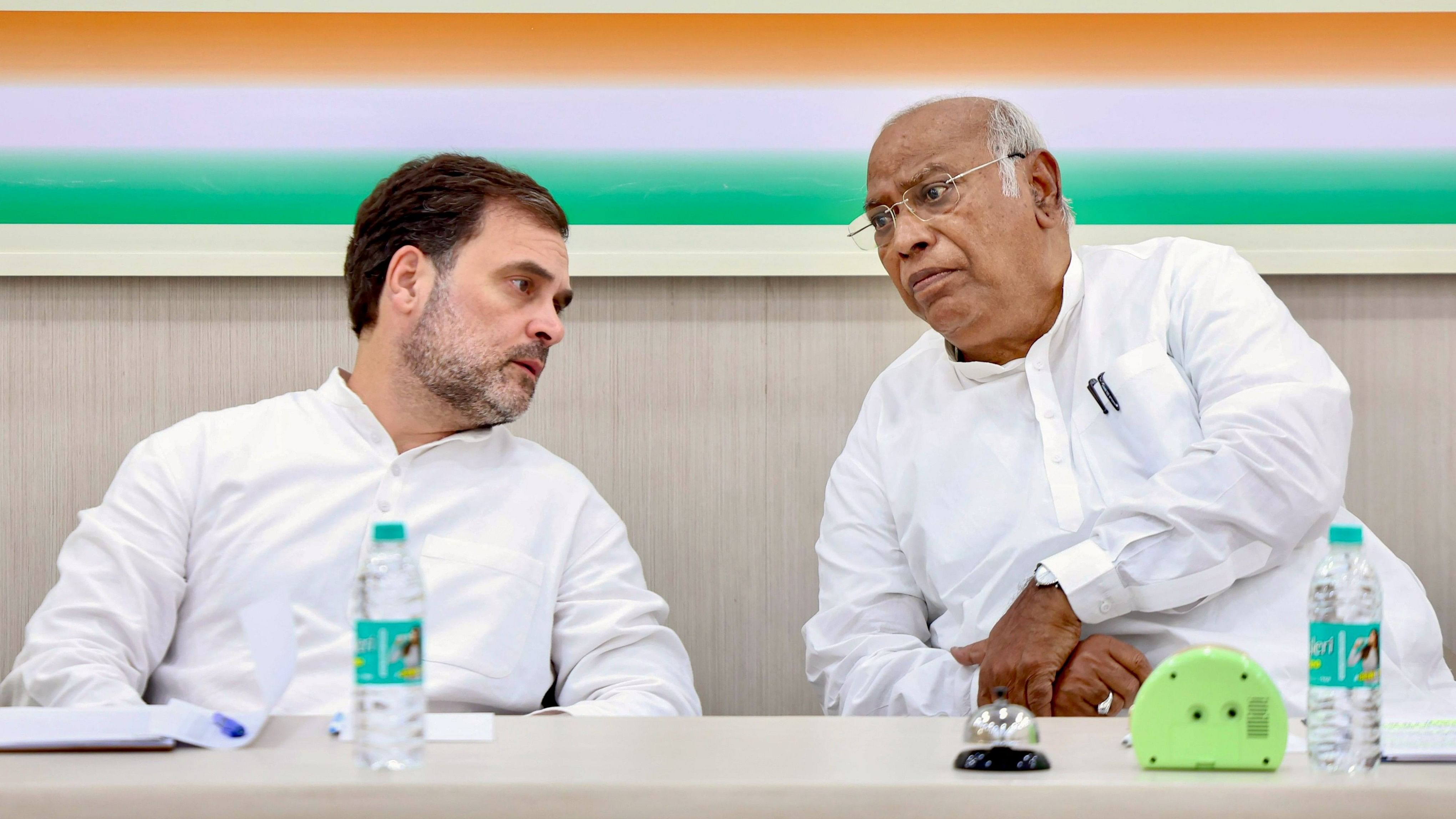 <div class="paragraphs"><p>Congress President Mallikarjun Kharge with party MP Rahul Gandhi </p></div>