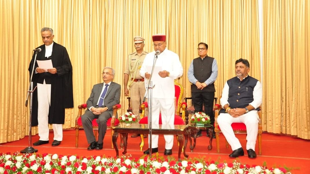 <div class="paragraphs"><p>Governor Thaawar Chand Gehlot administers the oath of office to the newly appointed judge of Karnataka High Court, Justice Valluri Kameswar Rao, at a ceremony at Raj Bhavan. </p></div>