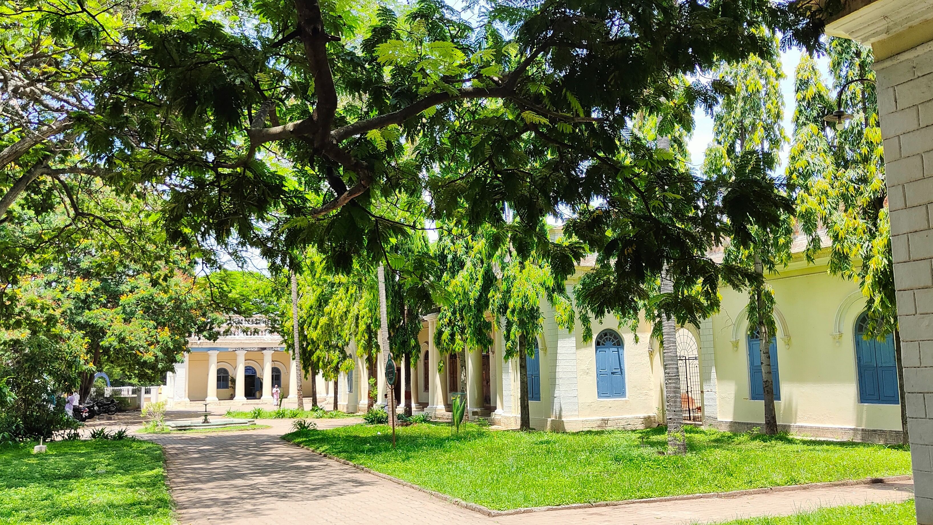 <div class="paragraphs"><p>Government Maharaja Sanskrit College on New Sayyaji Rao Road in Mysuru.</p></div>