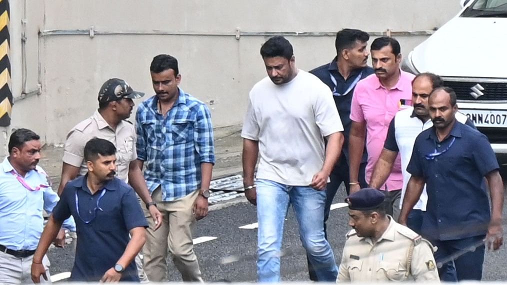 <div class="paragraphs"><p>Actor Darshan Thoogudeepa arrives for medical checkup after arrest in connection with a murder case, at Bowring hospital in Bengaluru on Tuesday.</p></div>