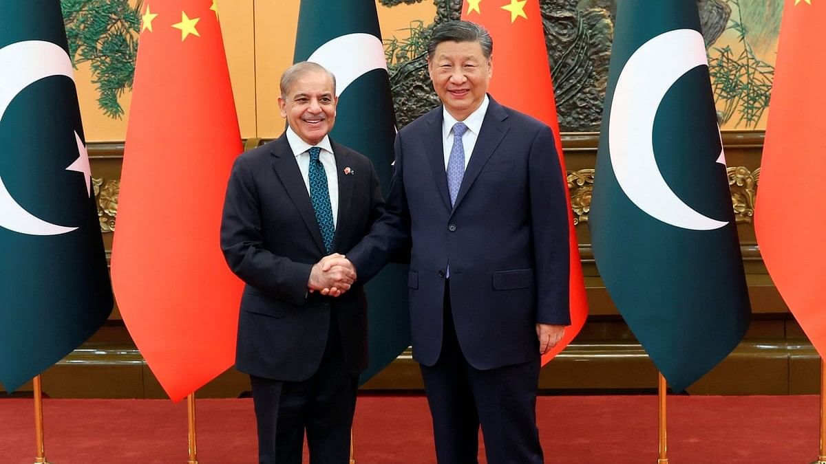 <div class="paragraphs"><p>Chinese President Xi Jinping with Pakistan Prime Minister Shehbaz Sharif.</p></div>